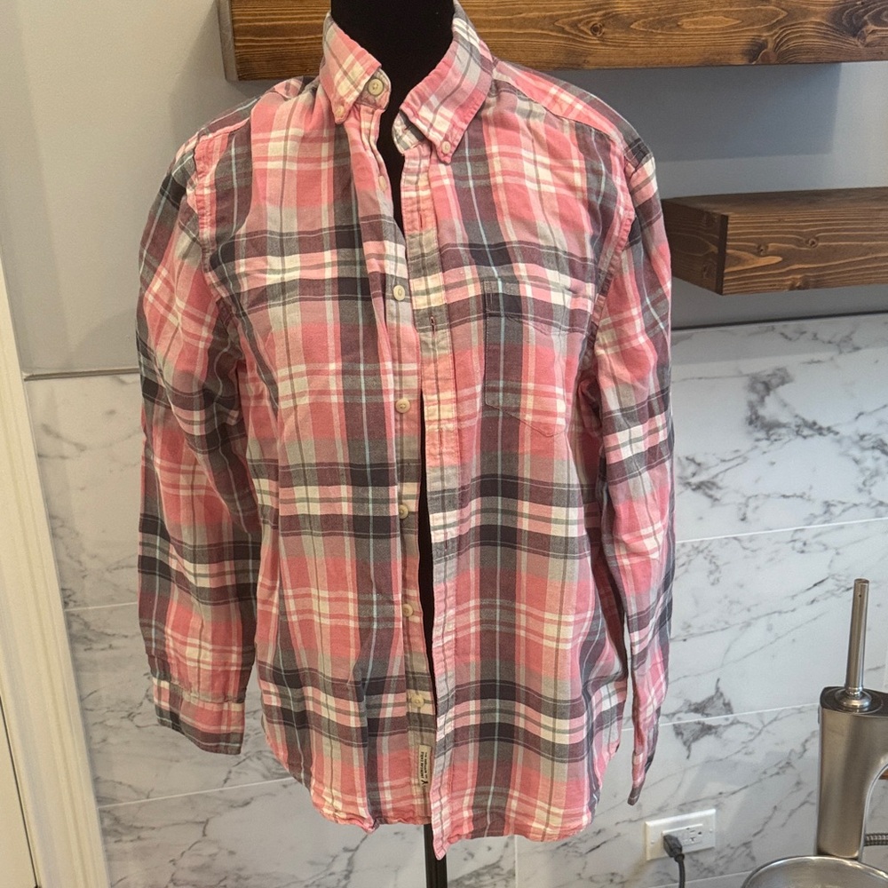 American Eagle Outfitters Pink and Gray Plaid Shirt
